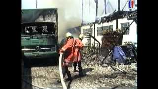 preview picture of video 'Feuerwehr Stuttgart: Barn Yard Blaze / Überlandhilfe Großbrand Aussiedlerhof Korntal, 1995.'