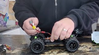 🔥 How to install the battery in the 302e remote control car