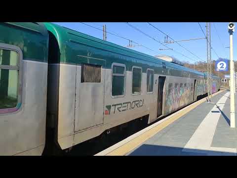 E464.025 Trenord con piano ribassato a Cucciago