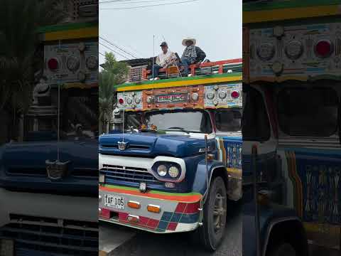 Chiva o Bus Escalera de Dabeiba - Antioquia.