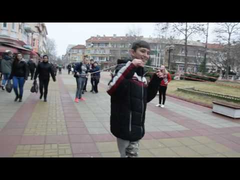 Вапцаровци разпънаха най дългата мартеница - 7126 метра