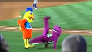 Bromas entre mascotas de beisbol