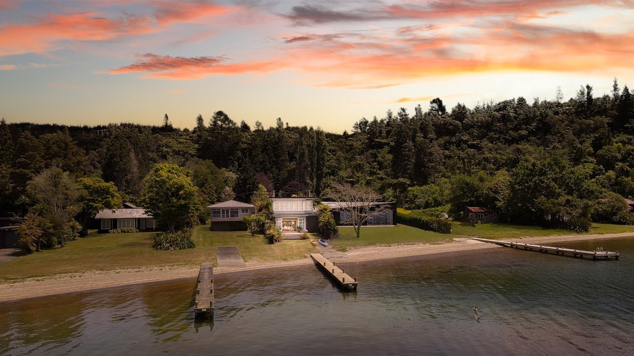 Lawn to Lake Living In Hauparu Bay