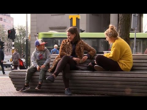 Dit kleine gozertje zet alle moeders op zijn plek - BENIDORM BASTARDS (NL)