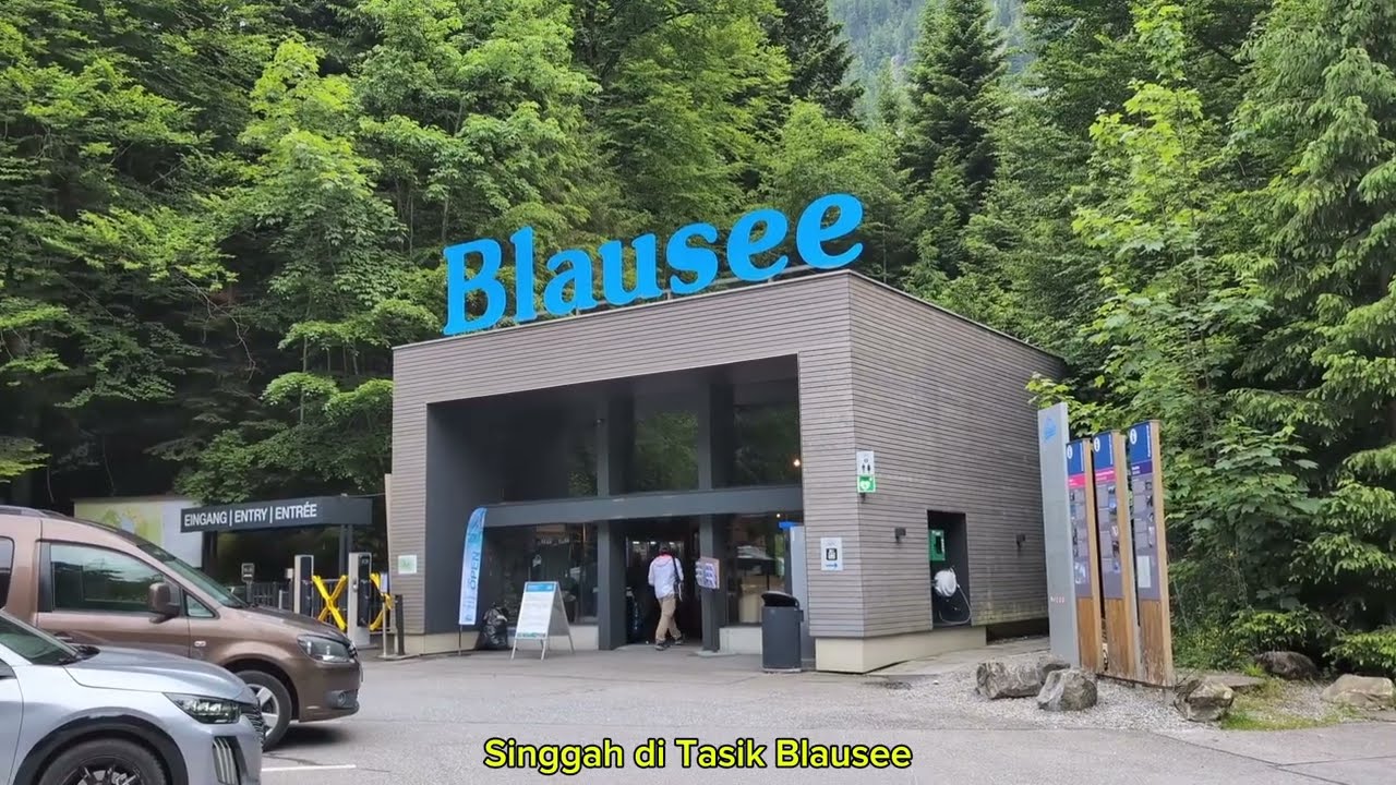 Frutigen, Kandersteg, Oeschinensee Lake Dan Blausee Lake Kandergrund Switzerland 