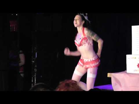 Kitty Nights - Dizzy Little Burlesque Performance "Milkshake"