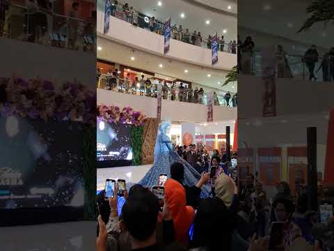 ADELIA PASHA MEMPERAGAKAN BUSANA PENGANTIN KOLEKSI TERBARU#sorts