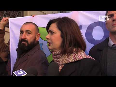 Fantoccio bruciato, Boldrini a Busto Arsizio: "Salvini presidente della repubblica dei falò"