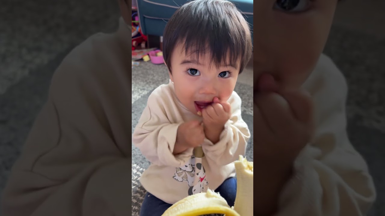 バナナだいすき🍌 #しまいにっき#年子姉妹＃1歳児#3歳児＃4歳児#shorts #ばなな #おさる