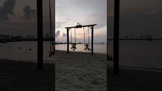 Download lagu Main ayunan di pantai ancol saat sunset dan air laut surut mp3 Download lagu Main ayunan di pantai ancol saat sunset dan air laut surut mp3