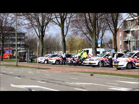 Politiesirenes klinken twee minuten lang voor betere cao in Den Bosch (27-03-2015)