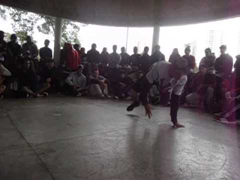 True Floor 2014 - Footwork - Gury ( Mega Break ) vs Maik ( Cyphers Clan )