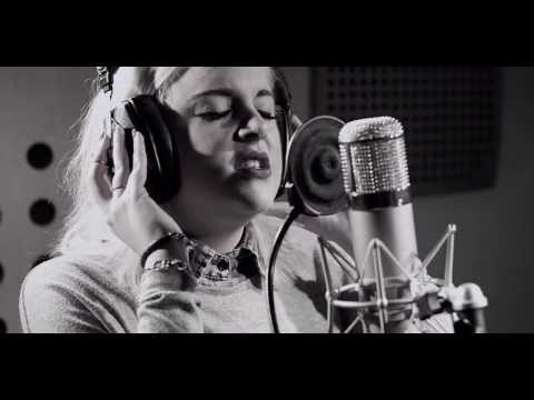 ScarletDom Acoustic Duo for Hire in London (www.warble-entertainment.com)