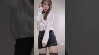 脚ムチムチ、お尻ぷるぷる… #Shorts #TikTok #コスプレ