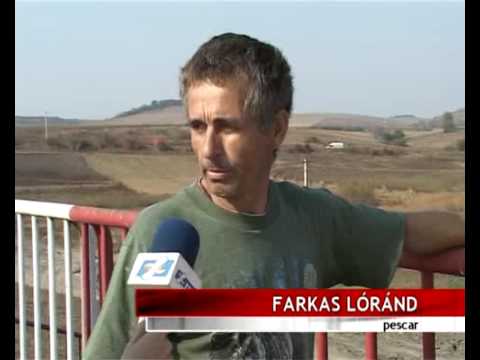 Lucrările de curăţare la barajul de pe Niraj au transformat râul într-un banc de noroi