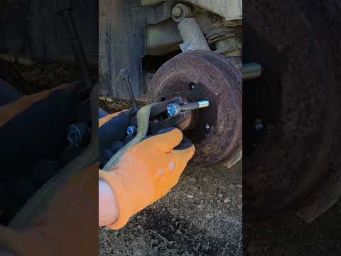 attempting to remove the brake drum exceeds the limits #automobile #brakingsystem #rust #tutorial