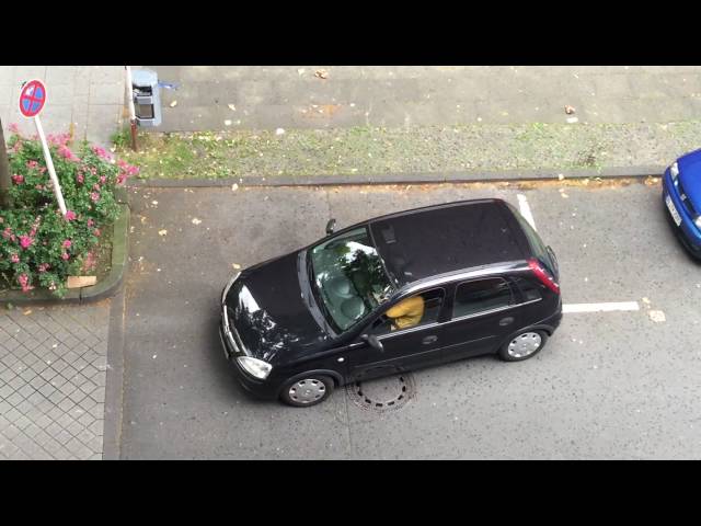 Frau am Steuer - Woman can't drive - Parking disaster in Dortmund SDDEFAULT Thumbnail