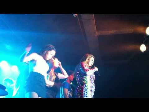 Preta Gil cantando Pagodão