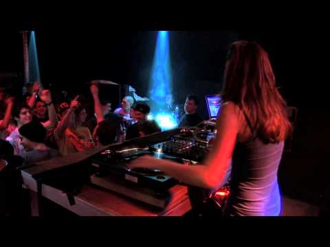 DJ ROCKSY (Mahara Mc Kay)