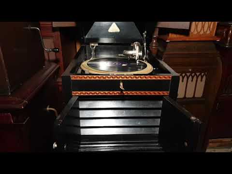 Low Down. Sophie Tucker. Circa 1928. Parlophone 78rpm. Kalophone Tabletop Gramophone Phonograph