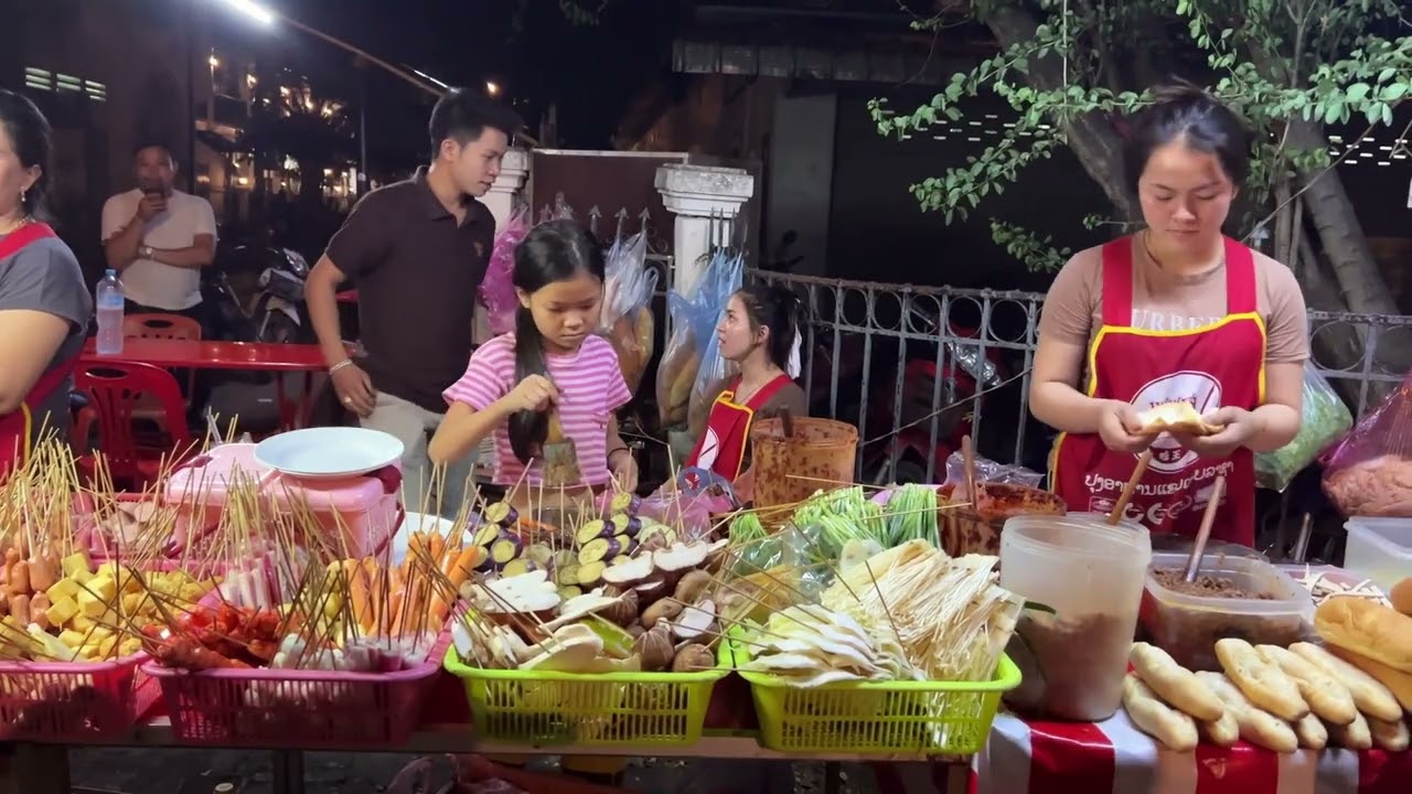 Discover the captivating highlights of Leidseplein.