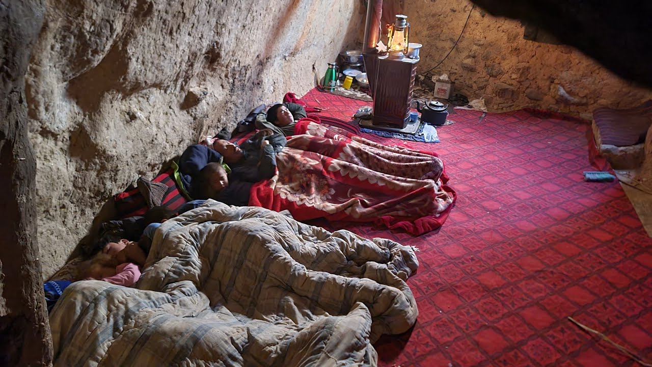 The life of the cave dwellers of Bamyan in the cold of winter, preparing food for 5000thousand years