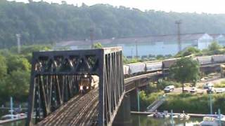 preview picture of video 'CSX Q368-17 McKeesport Bridge'