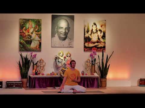 Ankommens-Yogastunde "Mittelstufe" mit Adrian  - Yoga Vidya Live, 19.02.2023, 16:30 Uhr