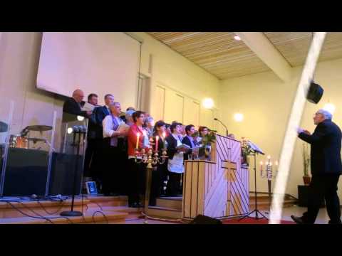 Missiónsvika 2012 sunnukvøld, streingjakóri syngur