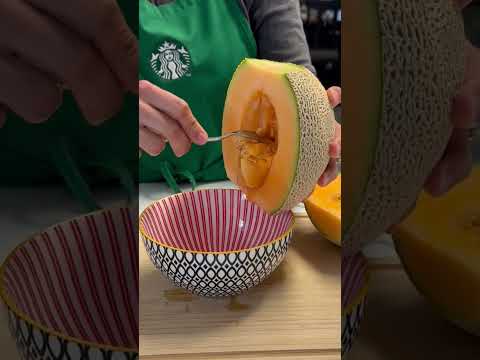 How to cut a cantaloupe, how I chop a melon #cantaloupe #fruit #eatmoreplants