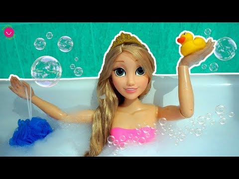 Muñeca Rapunzel Grande en su Rutina de Mañana