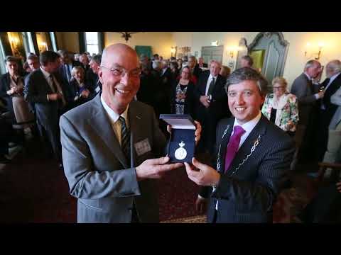 20140328 Tiel De Groote Sociëteit ontvangt Koninklijke Erepenning (ruw)