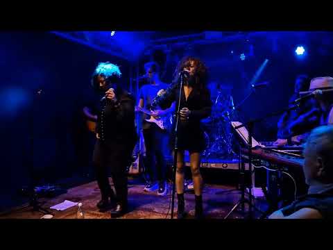 Mahalia Barnes & Jade MacRae - Walk All Over Me @ Schlachtgarten - Krefeld - 2022.09.02