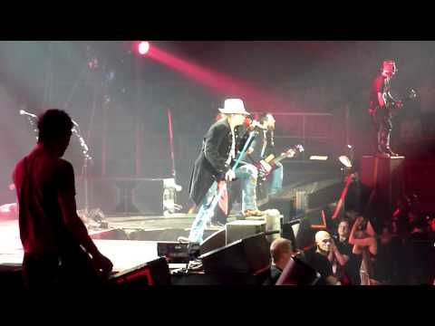 Guns n' Roses - "Civil War" live in Paris - France 05/06/2012