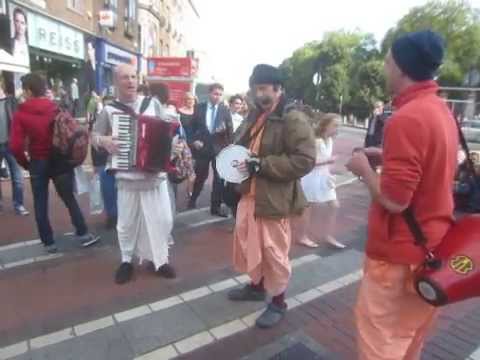 Dublin Janmastami - Manu Prabhu Sings