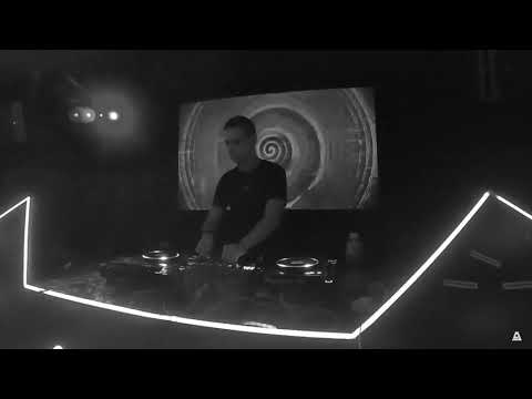 Luengas - Oppenheimer [Melodic Techno & Progressive House] 4K