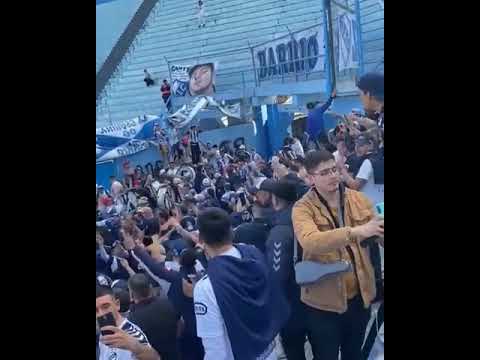 "LA HINCHADA CERVECERA DE QUILMES " Barra: Indios Kilmes • Club: Quilmes • País: Argentina