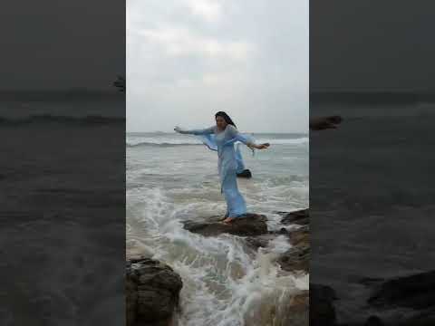Bhagyashree enjoying at seashore #Shorts #viral #trending #bollywood