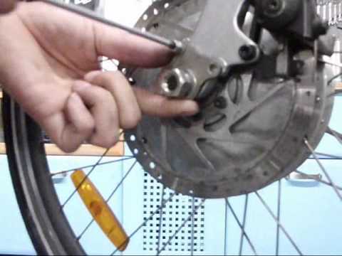 comment demonter la roue avant d'une moto