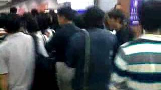 preview picture of video 'Catching the Subway in China, Beijing subway-crowded'