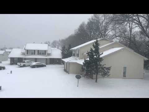 Snow Columbia, MO. 1:30pm February 17, 2022.