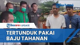 Tampang Pesulap Oge Arthemus Tertunduk & Pakai Baju Tahanan akibat Tersandung Kasus Tanam Ganja