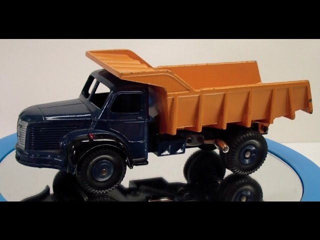 Vídeo relacionado con OPO 10 - Atlas Dinky Toys - Berliet Truck with Container 34B 1:43 (MB205)