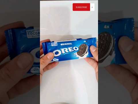 Eating Oreos Mini Pack so goodd!!!! 😋 👌