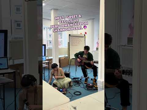 Meet and greet with @CREWGAL 🩷 #neofolk #kulning #witchpop #livemusic #folkwitch #crewgal