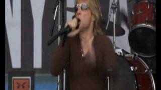 Bon Jovi - Livin' On A Prayer (Live 8, Philadelphia 2005)