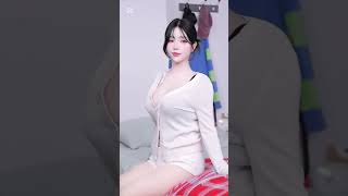 코스프레 안한 모습은 어때_ 💓 내가 제일 좋아하는 옷에 좋아하는 똥머리 ..💕_fyp _ootd