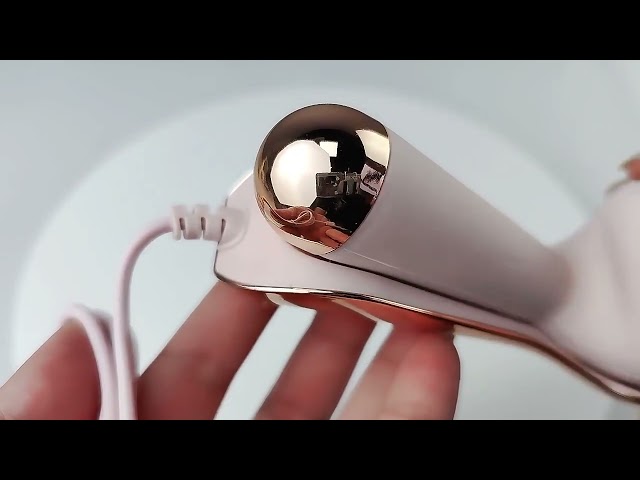 جهاز لتنظيف الوجه و عمل تدليك للبشرة . جهاز رائع ل...