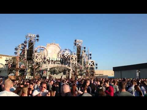 XXlerator Raw - The Festival Experience The Machine