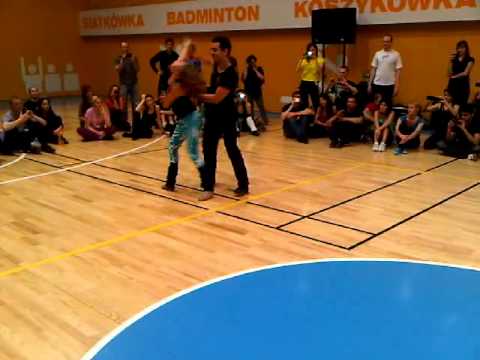 IZLF - 2013.01.19 - Intermediate - Zouk Combinations Demo - Alisson and Audrey